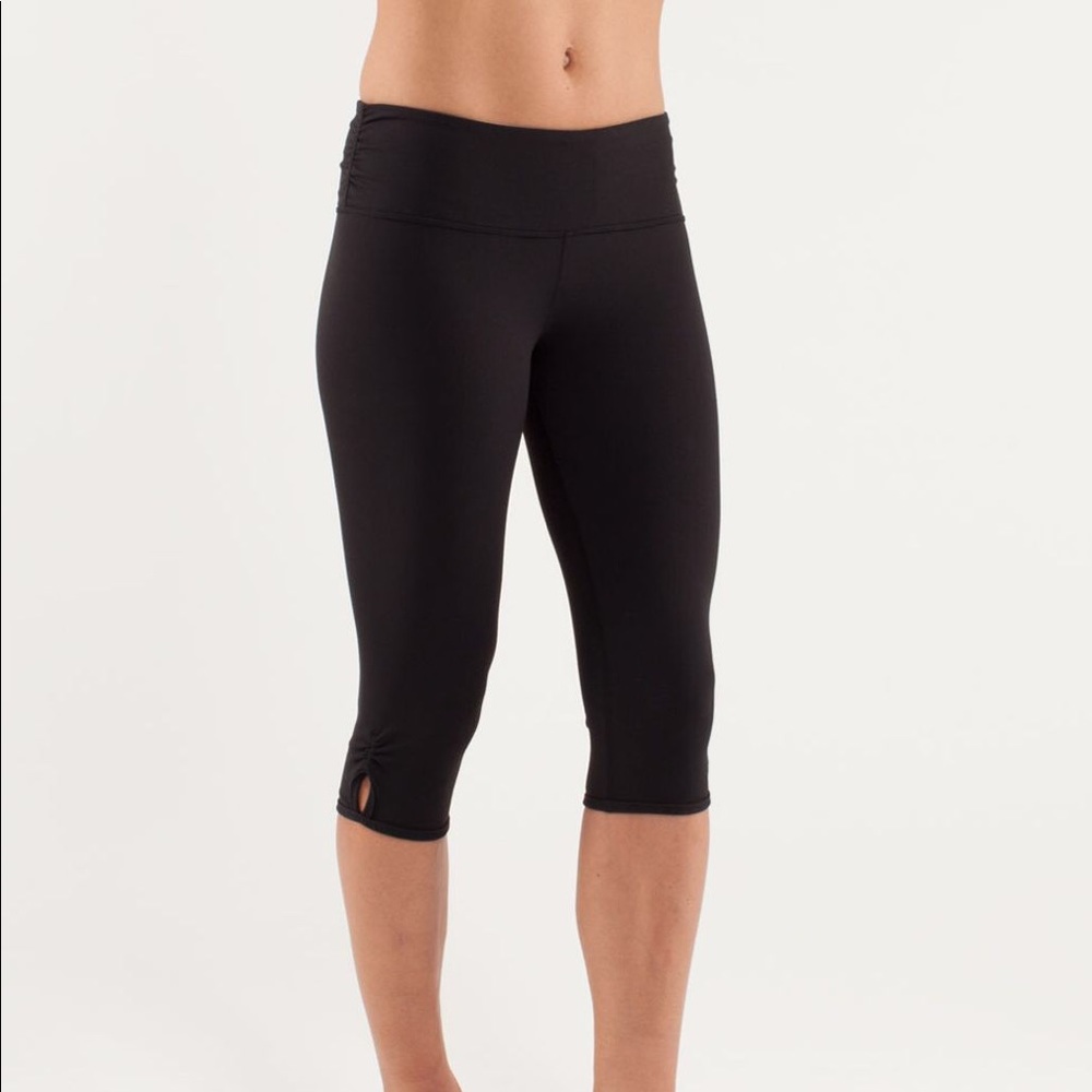 Lululemon Dhanurasana cropped pants